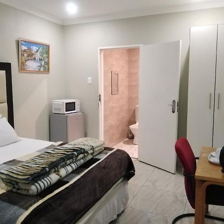 Classic-Lodge Kempton Park Bagian luar foto