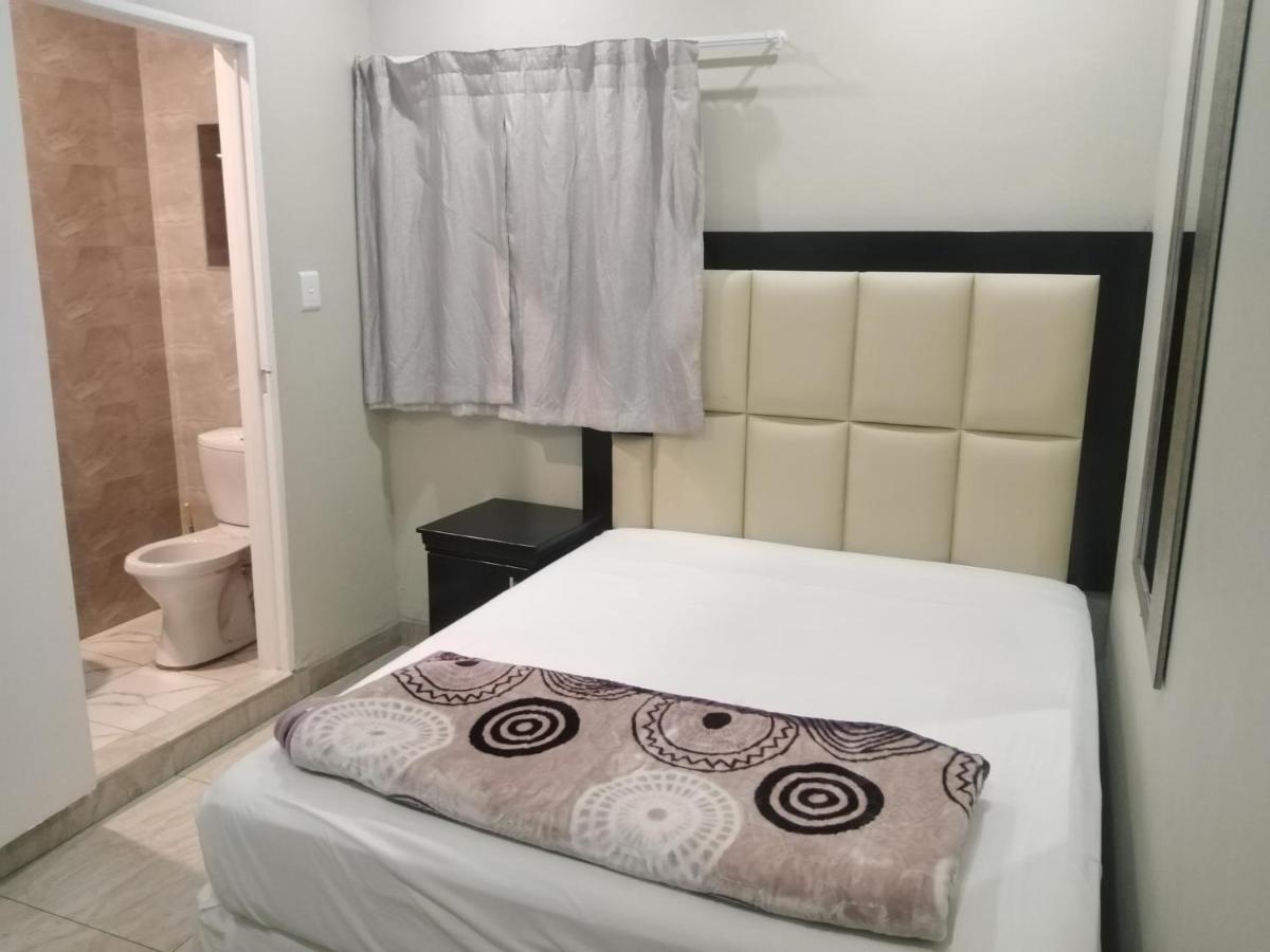 Classic-Lodge Kempton Park Bagian luar foto