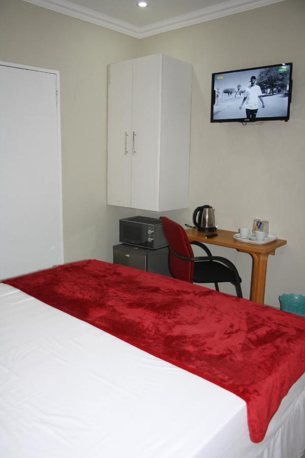 Classic-Lodge Kempton Park Bagian luar foto